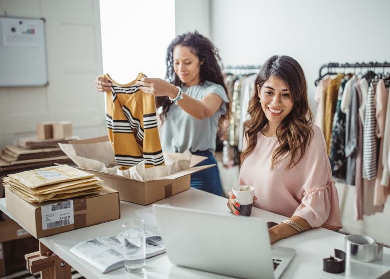 enviando pedidos de tienda de ropa