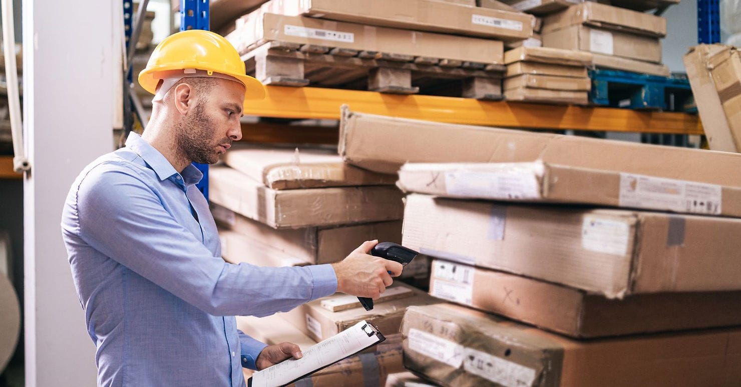 Las órdenes de compra se pueden generar cuando el stock cae por debajo de un nivel óptimo