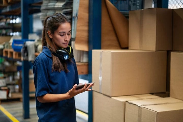Los pequeños y medianos comerciantes pueden beneficiarse de un sistema de "punto de venta", que automatiza la gestión de los productos en la tienda.