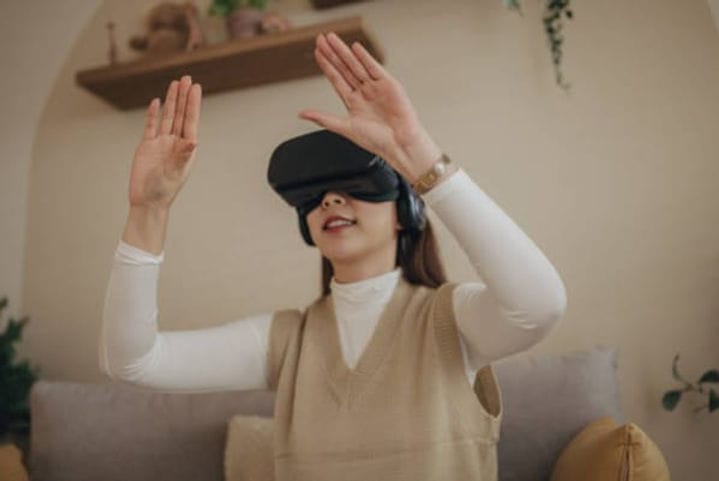Se conoce el metaverso como una especie de realidad colectiva, duradera y paralela creada al consolidar todos los mundos virtuales en un solo universo