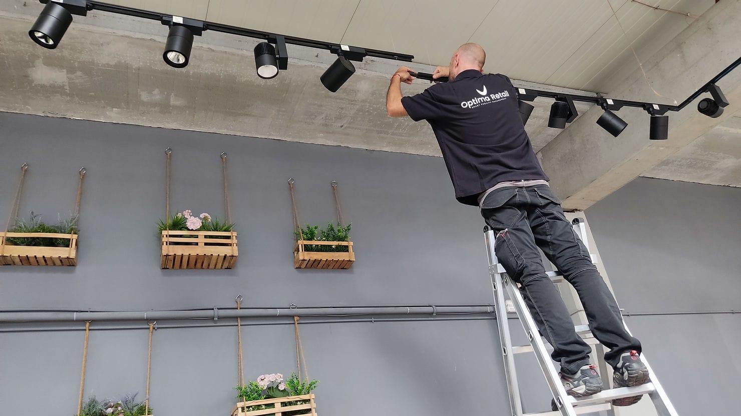 lights reactive maintenance - optima retail
